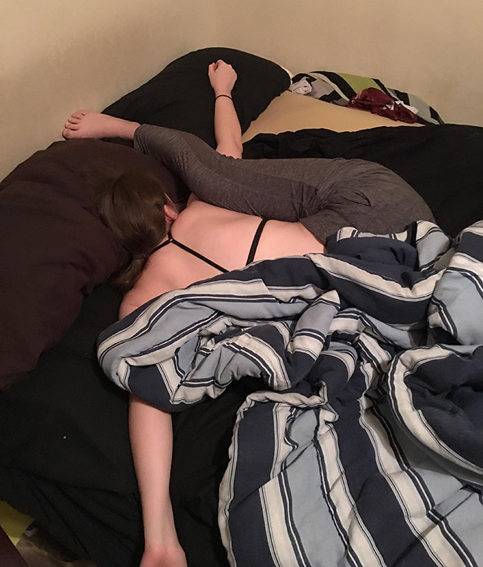 Спящие В Одежде Порно Видео
