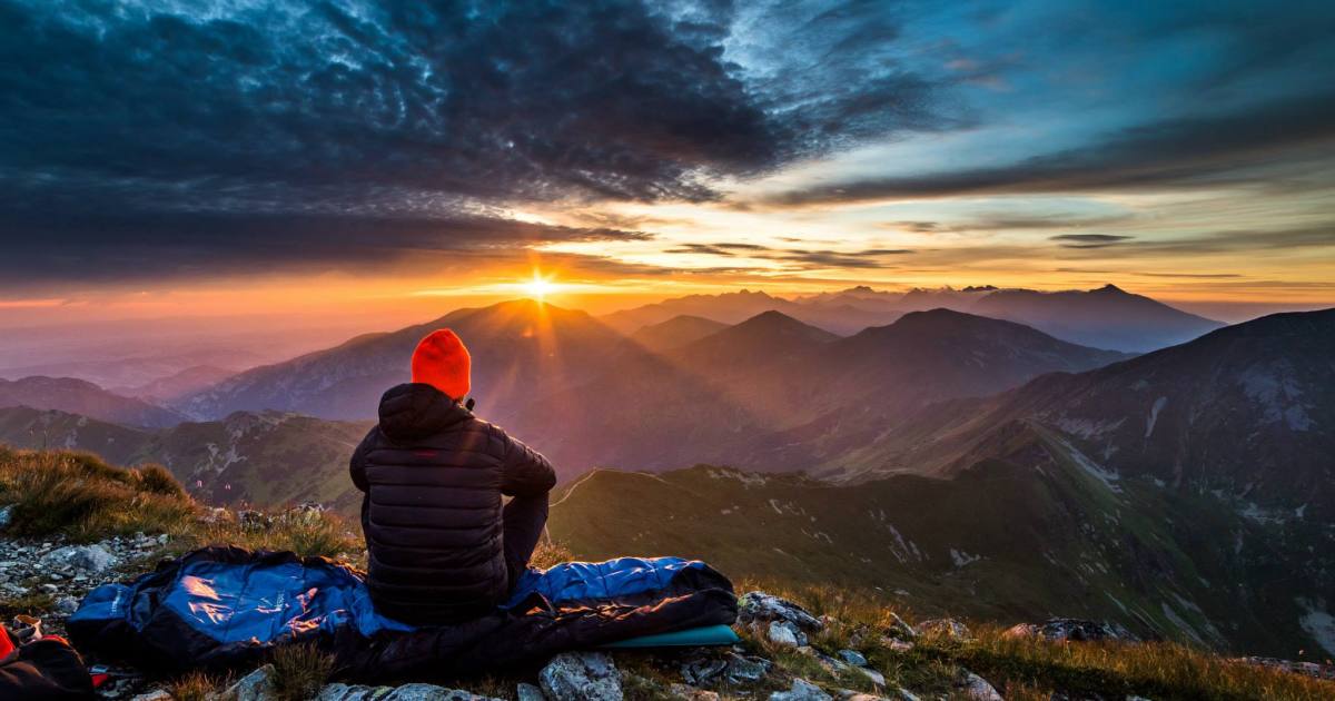 High up in the mountains. Рассвет в горах. Человек в горах. Закат в горах. Рассвет на вершине горы.