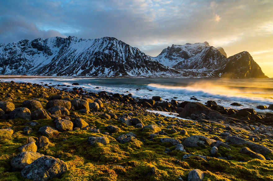 Гора сочетания. Лофотенские острова, Норвегия. Северное море Норвегия. Норвежское море.