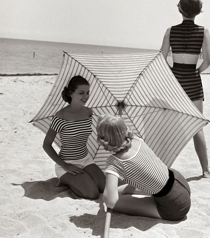 Women In 1940-1950s In Black And White Photos By Nina Leen.