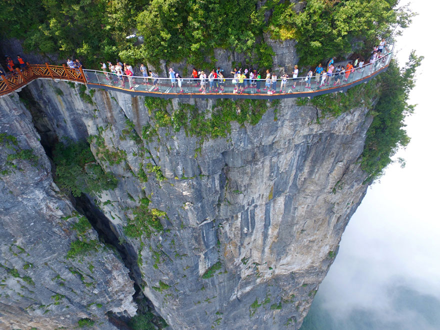 glass-bridge-zhangjiajie-national-forest-park-tianmen-mountain-hunan-china-12.jpg