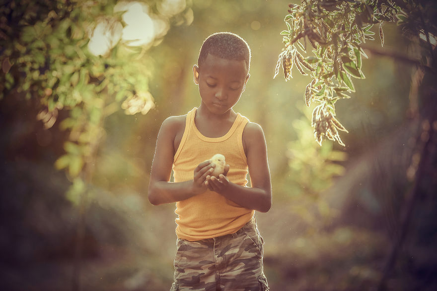 Children moment. Детство философское фото. Фотосерия. Трогательный момент фон. Философия для детей фото.