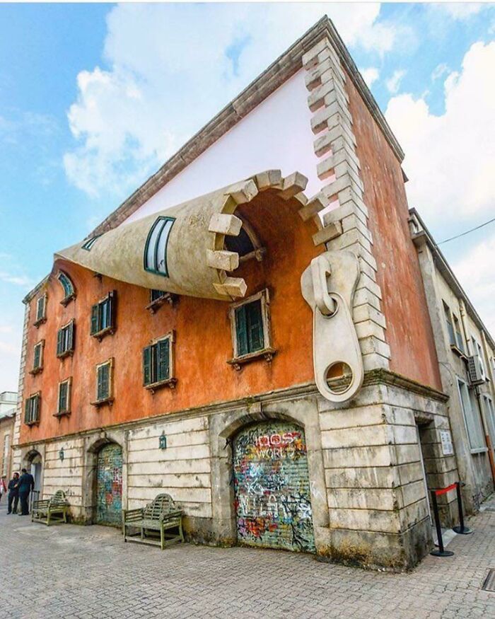 El edificio cremallera, Milán