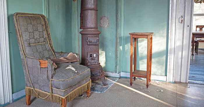 I Photographed This Abandoned Mansion Above The Arctic Circle