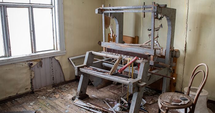 I Photographed This Eerie Abandoned Mansion In Norway