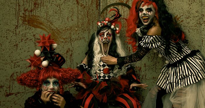 I Photographed Creepy Clowns In A Haunted House, And Here Are The Best 38 Pics