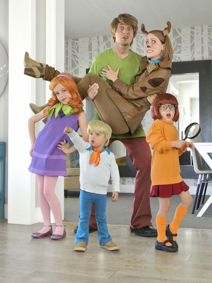 Halloween: 5 ideias de fantasias em família  Family halloween costumes,  Mom halloween costumes, Themed halloween costumes