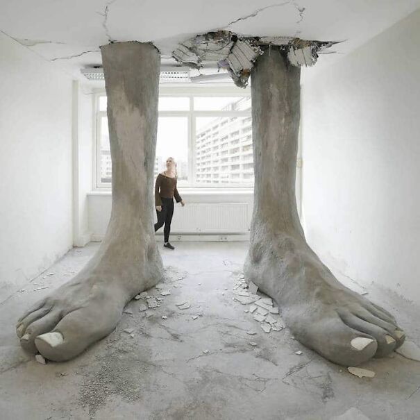 giant-feet-61bc8b1bc7674.jpg