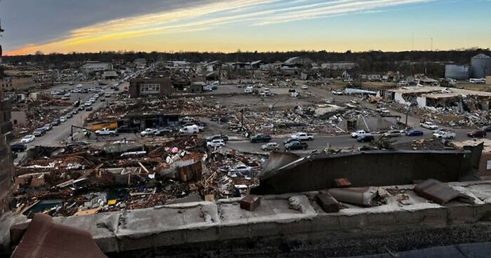 Guy Snaps Eye-Opening Photos Of Mayfield Tornado Aftermath, Goes Viral With 155K Upvotes