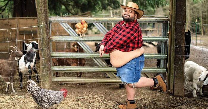 This Photographer Came Up With A Calendar That Features Bearded Men Posing With Chickens (25 Pics)