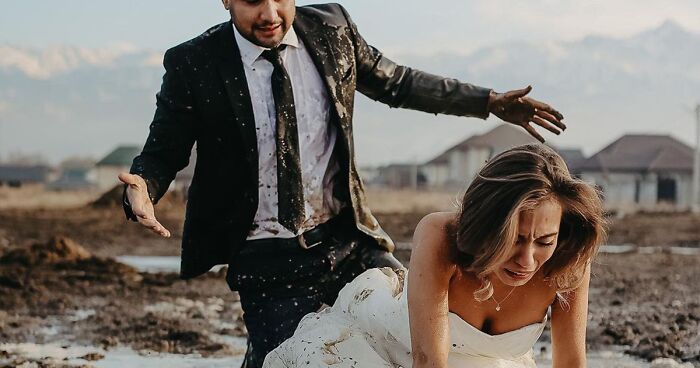 This Couple Accidentally Fell Into Mud During Their Wedding Photoshoot, And Here Are The Results