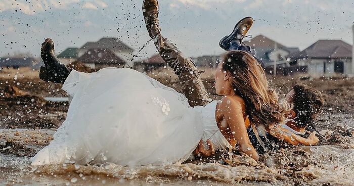 This Couple Accidentally Fell Into Mud During Their Wedding Photoshoot, And Here Are The Results