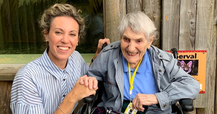 Drusillas Park Surprised This 100-Year-Old Cat Lover By Arranging A Meeting With A Serval Cat