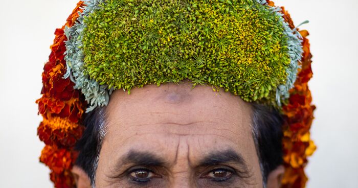 On My Trip To Saudi Arabia, I Met Male Members Of The Qahtan Tribe - Flower Men