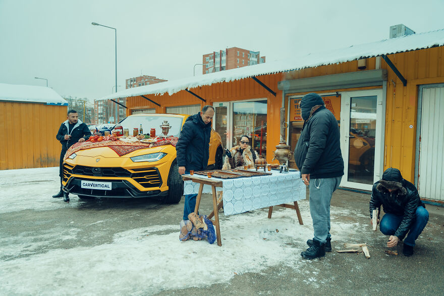 Only In Eastern Europe: The Picnic At -20 Degrees