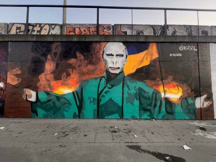 Putin Pictured As Voldemort - Streetart From Poland