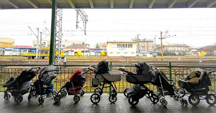 Polish Parents Leave Baby Strollers For Arriving Ukrainian Refugees As An Act Of Solidarity