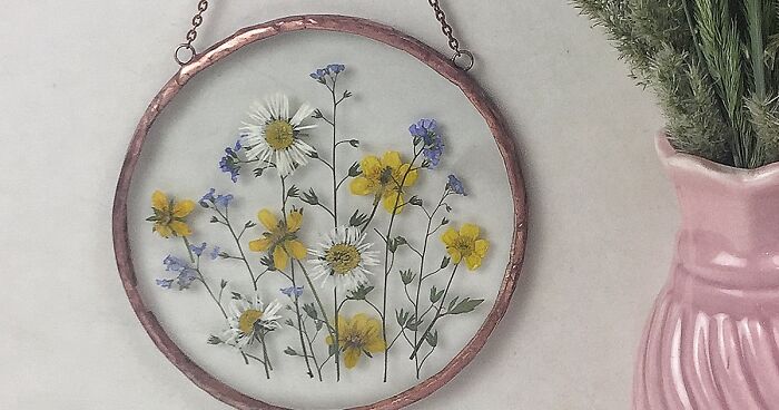 I Use Stained Glass And Pressed Flowers To Create Framed Herbariums (26 Pics)