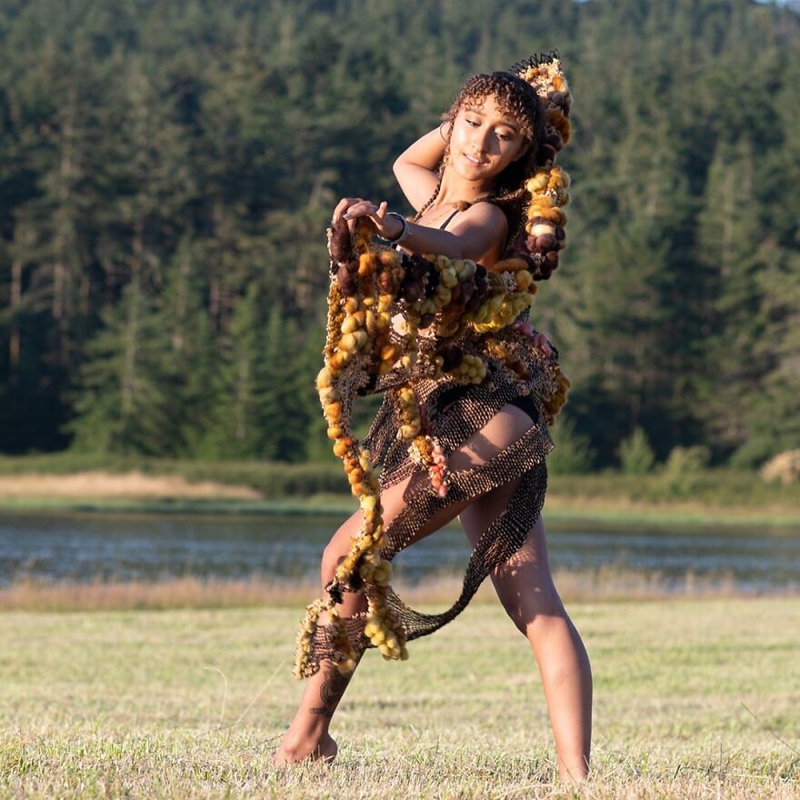 I Weave Wall Tapestries Made From Natural Fibers And Dyes