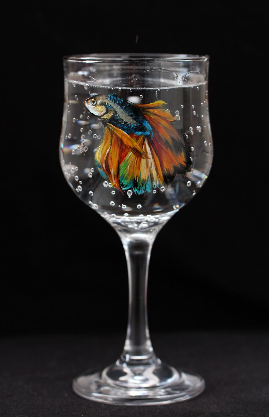 https://www.boredpanda.com/blog/wp-content/uploads/2022/07/Stunningly-realistic-glass-painting-Wildlife-collection-62cd6862ca2a1__880.jpg