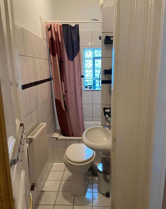 1300€ Per Month And I Have No Idea How To Open The Toilet Lid