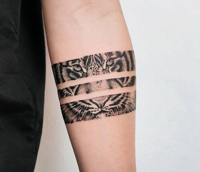 Ornamental armband tattoo