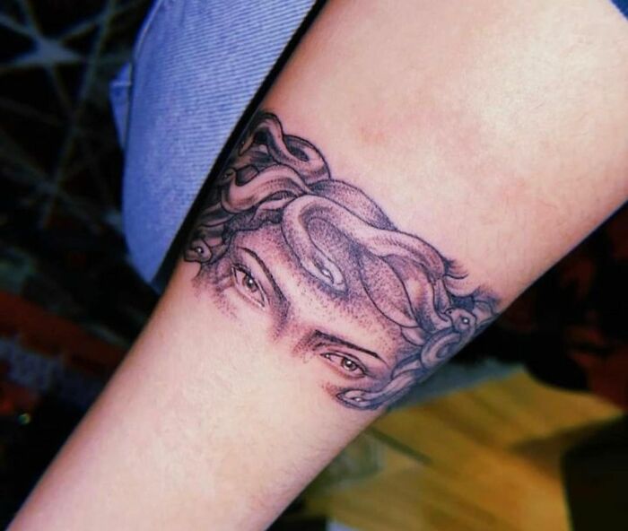 Medusa armband tattoo