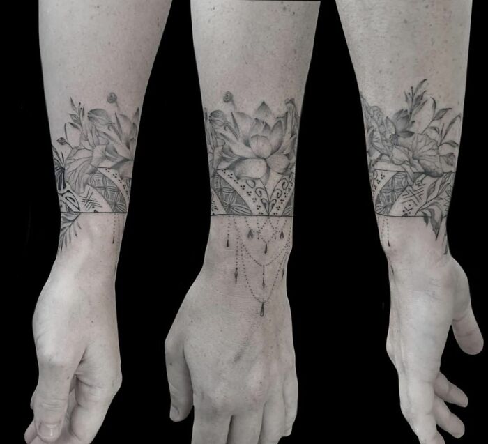 Flowers armband tattoo