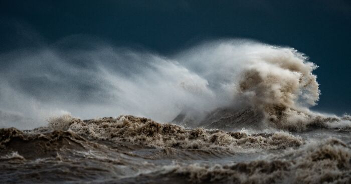 I Photographed These Waves During The Gale-Force Winds Until My Fingers Went Numb (18 Pics)