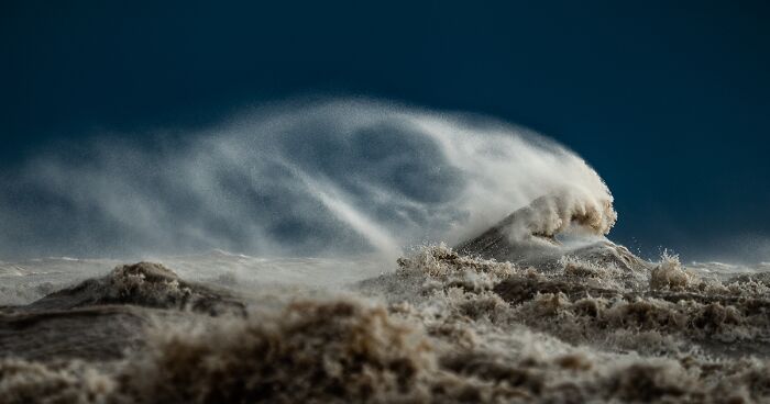 When Others Run Away For Cover, I Head To The Lake Erie Shore To Capture The Beauty Of Waves (18 Pics)