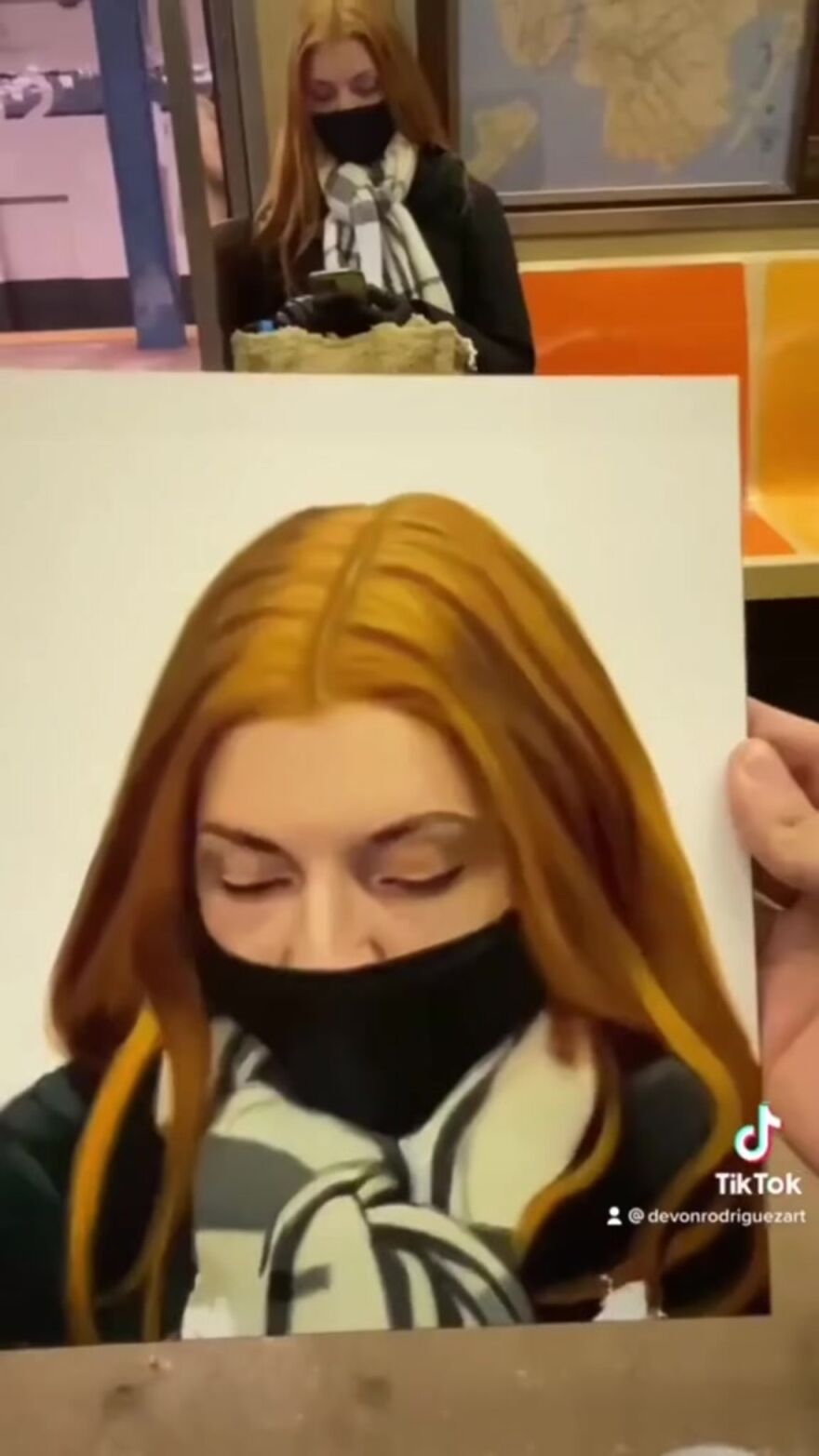 This Guy Surprises New York Subway Passengers With His Hyper-Realistic Drawings