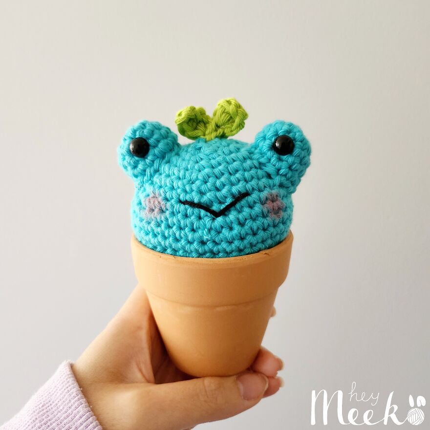 I Learned How To Crochet And Now I Made It My Side Hustle To Help