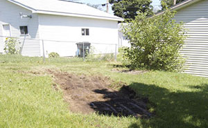 ‘Karen’ Neighbor Complains About How This Guy Doesn’t Mow Their Lawn ‘Properly’, Ends Up Regretting It