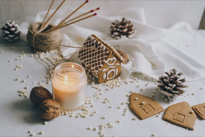 Gingerbread house with other decorations 