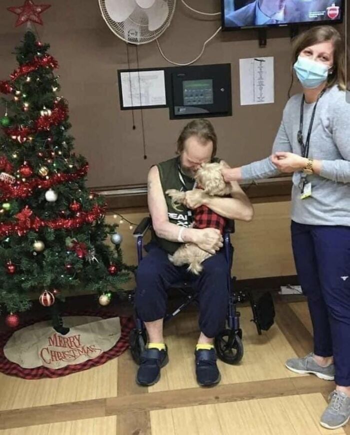 This Man Was Forced To Surrender His Dog To The Humane Society Due To A Long Hospital Stay. A Nurse Found Out About This And Immediately Went To The Shelter And Adopted The Dog. She Brought Him To Visit Daily And Returned Him As Soon As The Man Was Released!