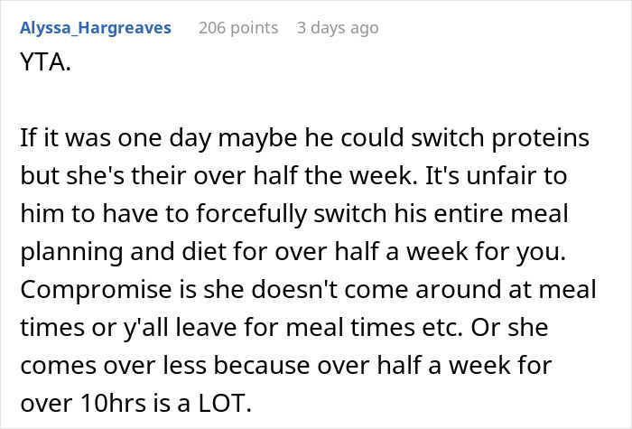 Roommate Upset After This Guy Told Him To Not Cook Certain Meals When His Pregnant Girlfriend Comes Over