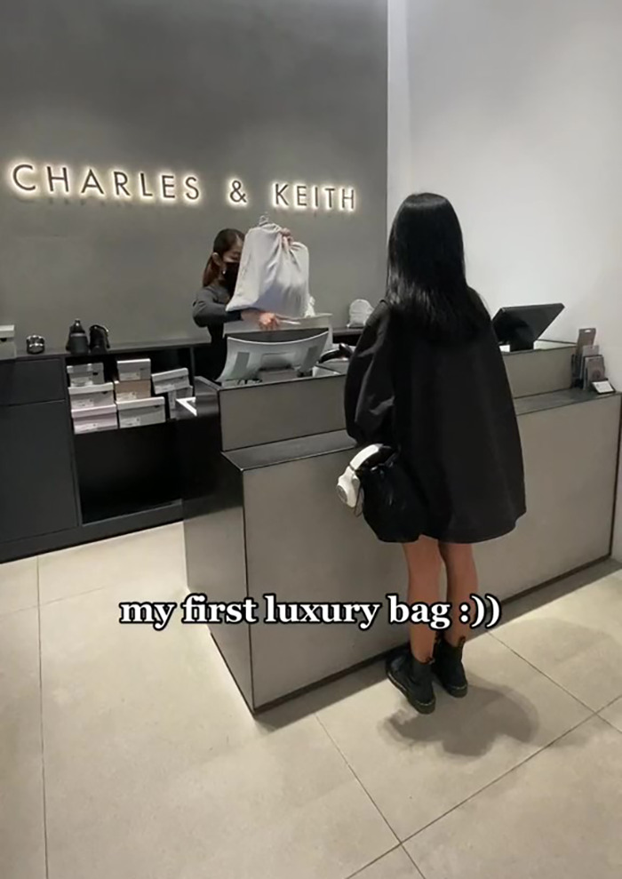 17 Y.O. Who Gets Mocked For Calling Her $80 Bag “Luxury” Is Invited To The  Headquarters Of The Brand After Clapping Back At Haters