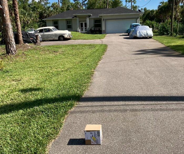 Amazon Leaving The Packages In The Middle Of The Road