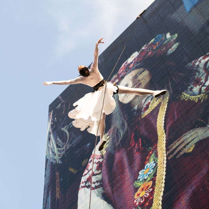 Lithuanian Dancer Performed A Gravity-Defying Dance Routine In Support Of Ukraine (15 Pics)