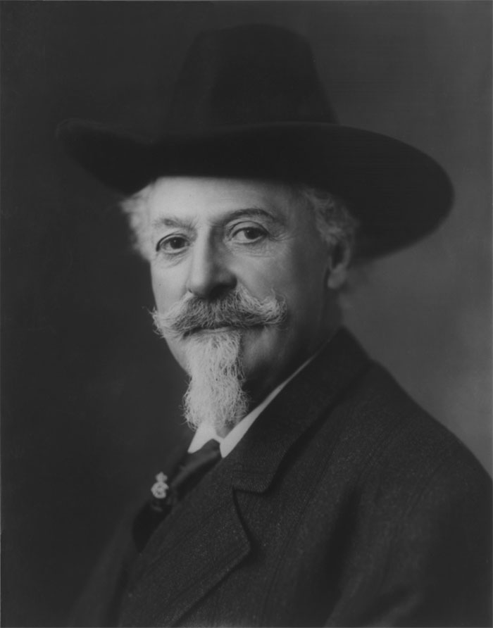 Black and white picture of Buffalo Bill with cowboy hat and posing