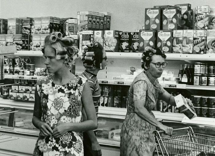 Women Grocery Shopping In The 1960s
