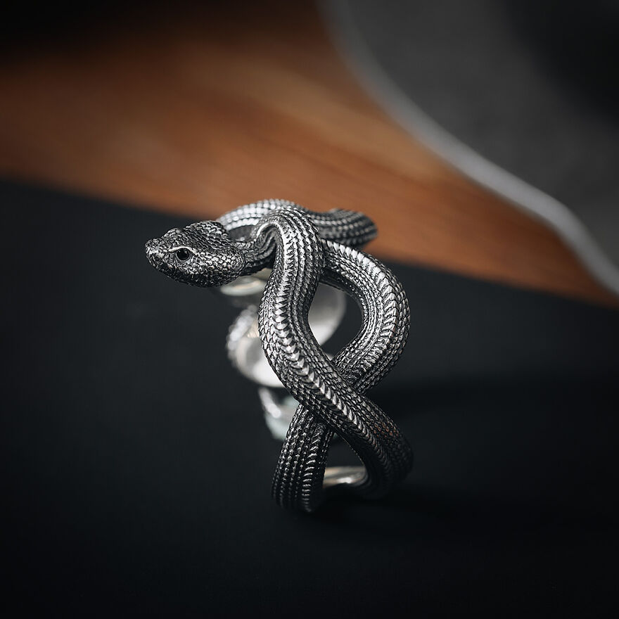 The Striking Serpent Ring: A Masterpiece Of Craftsmanship And Artistry