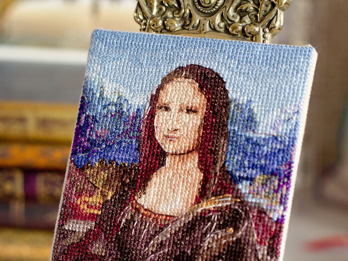 Cross Stitched Mona Lisa (6 Pics)