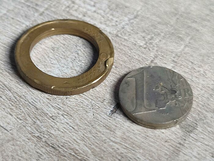 My 1 Euro Coin Fell Apart