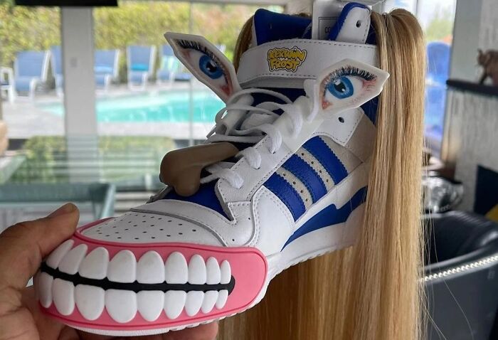 30 Incredibly Funny Times People Put On The Ugliest Shoes