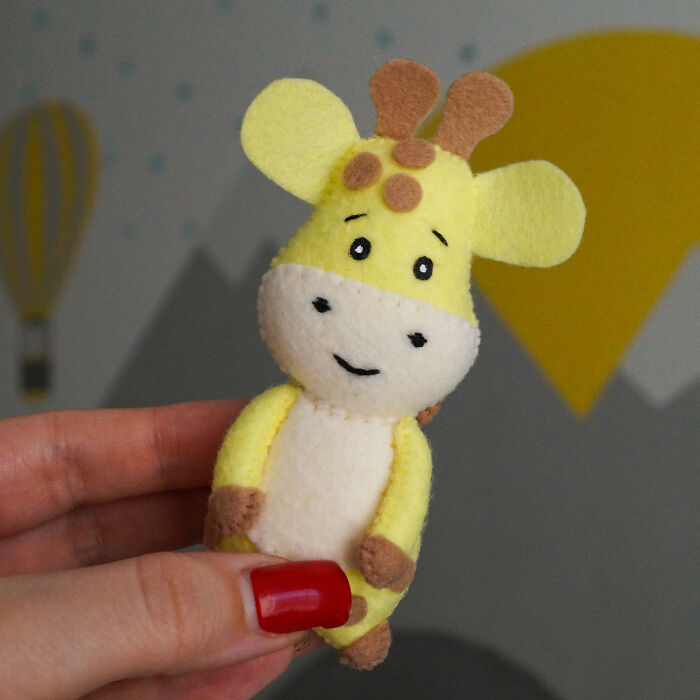 I Made An Adorable Felt Giraffe With The Instructions For You To Follow