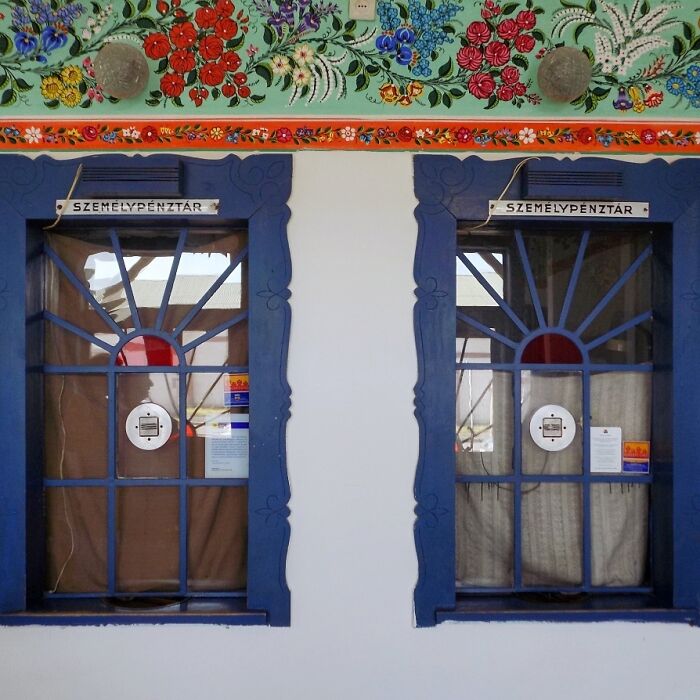 I Took Pictures Of This Abandoned Railway Station Painted With Folk Art Patterns (25 Pics)