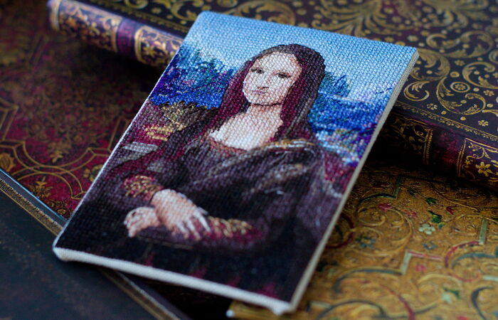 Cross Stitched Mona Lisa (6 Pics)