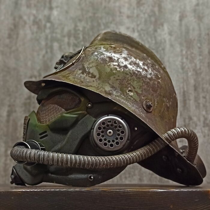 I Upcycled A Vintage Fireman’s Helmet By Making It Into A Post Apocalyptic-Looking Mask