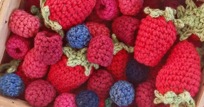 This Artist Crochets Hyper-Realistic Depictions Of Appetizing Foods (45 Pics)